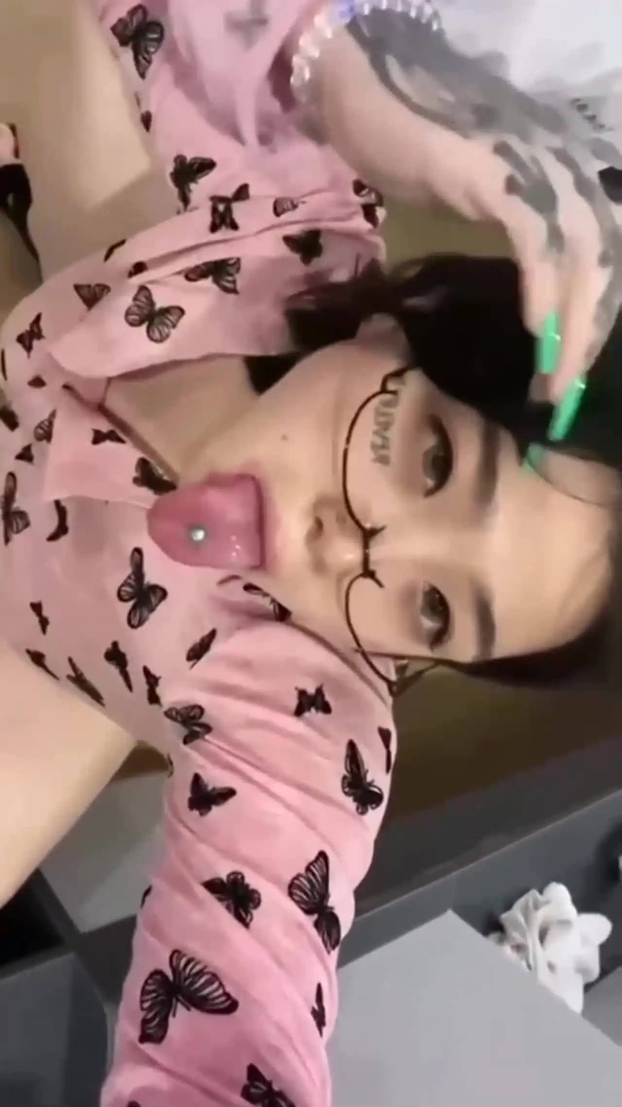 苍井空在线 - 非常淫荡的一个反差婊，打舌钉颜射