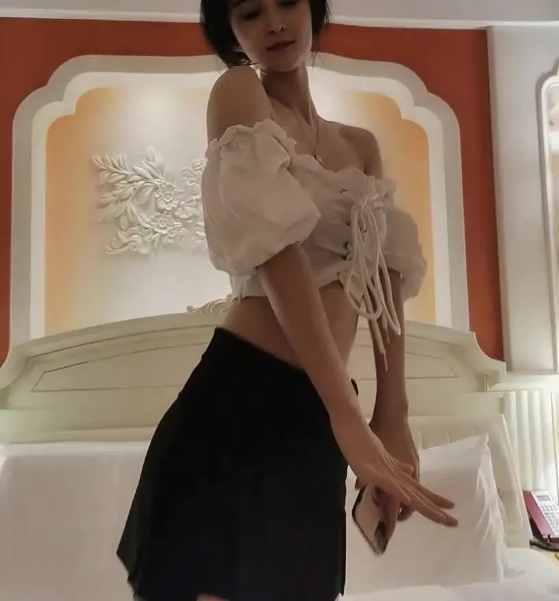 成人 在线 - 小脸女神情趣诱惑