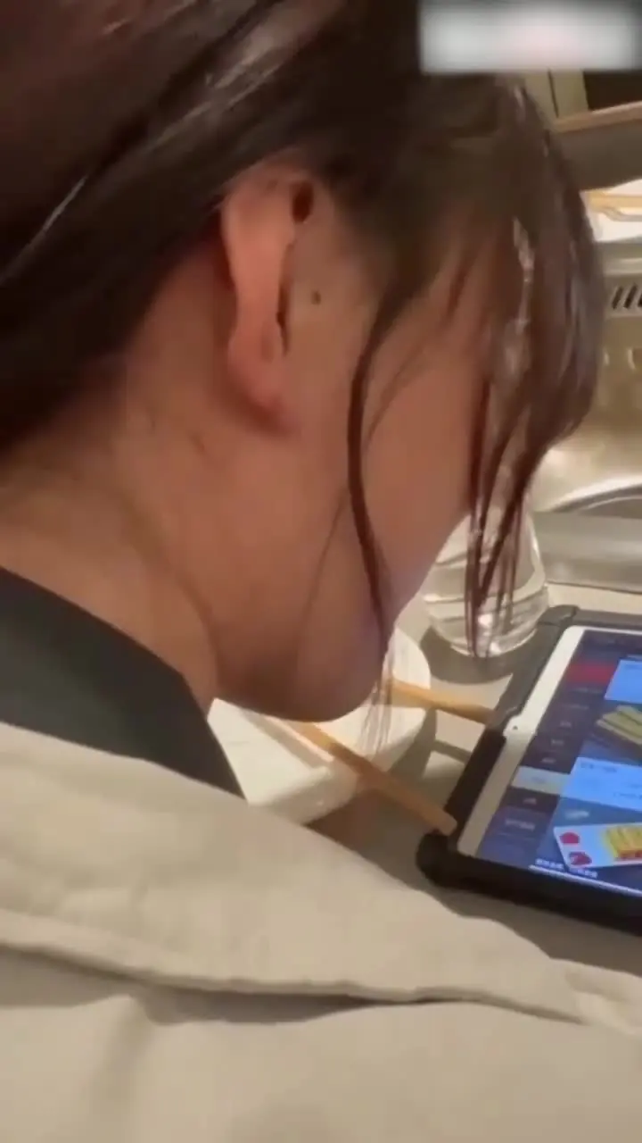 小护士跳蛋直播 - PUA酒店前台，吃饱饭酒店操逼，骚话连篇，逼紧水好多