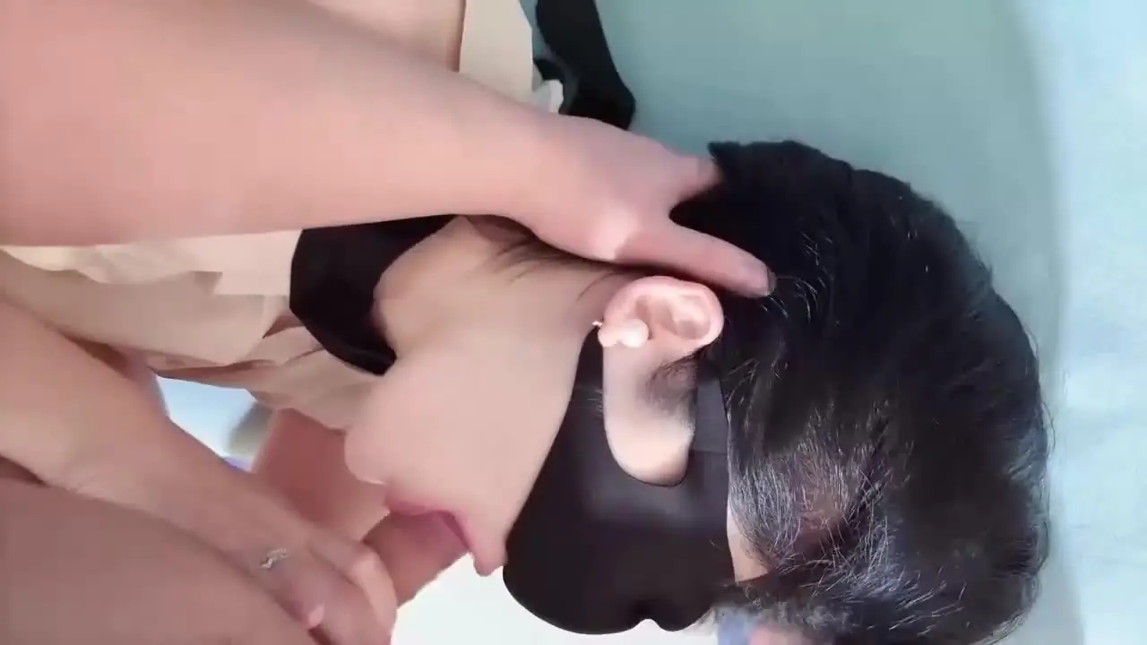 nykd54 - Nữ thư ký quyến rũ và trái ngược, để được thăng chức, cô chủ động nuốt con cặc to của sếp, dùng mông tròn trịa của mình để sếp bắn tinh vào lỗ đít dâm đãng của cô.