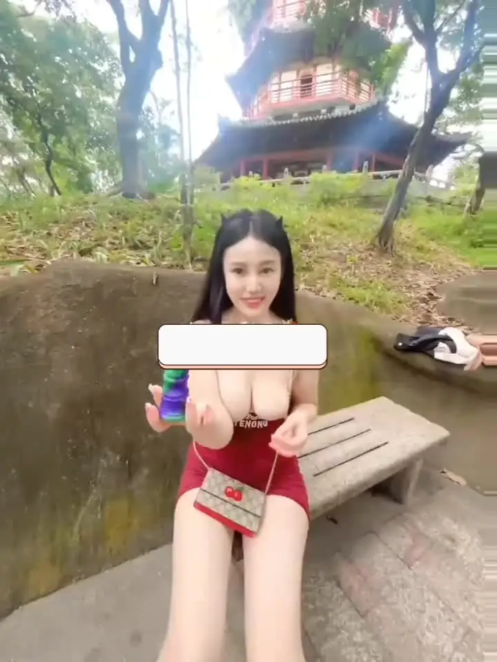 成人 资源 站 - 深圳嫩模网红反差小母狗来袭 户外调教大尺度漏出 喜欢当小母狗