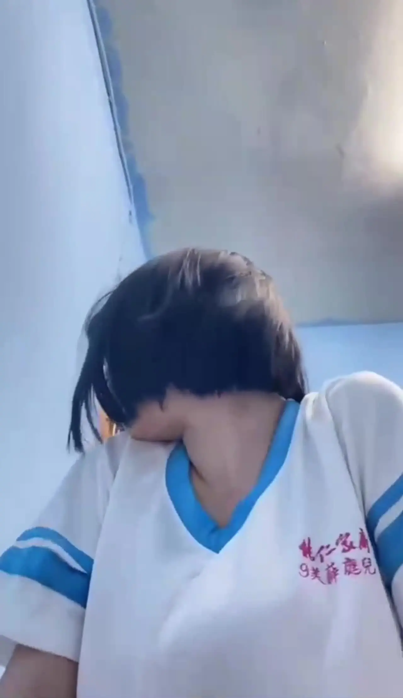 国产 自拍 av - 俏皮的短发学妹嘴上说着不要身体扭的很诚实，校服都没换就跑来啪啪