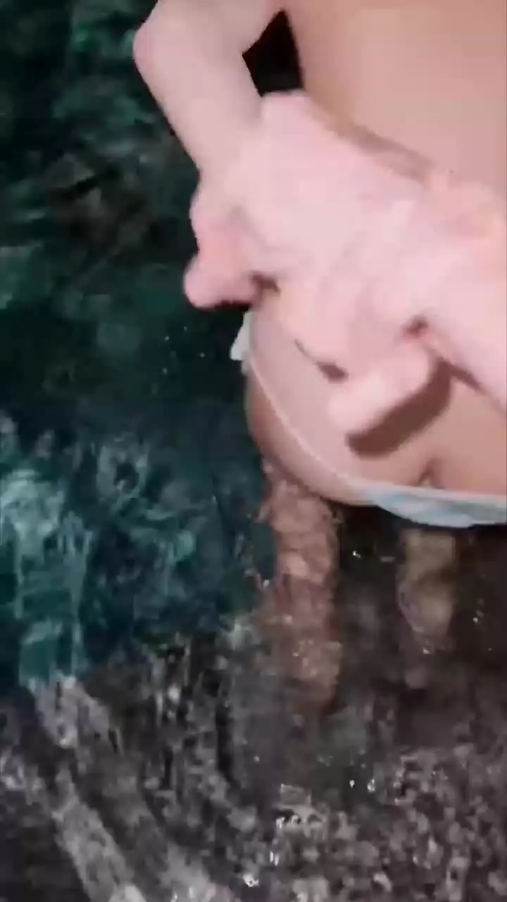 91王先生 site http www.91porn.com - 彻底让妹妹堕落成淫荡母狗，带妹妹泡澡直接在户外强制摁压内射