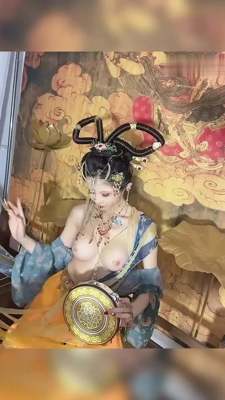 91porn porndude - 古代妃子穿越2023，画中仙古色鲜香酥乳玉体怪不得皇帝每天都要翻牌