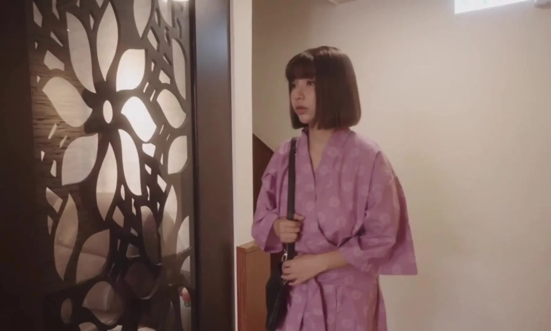 吊钟大奶骚货老女人 - 清纯女孩到按摩店放松被男技师哄骗揉胸抠逼