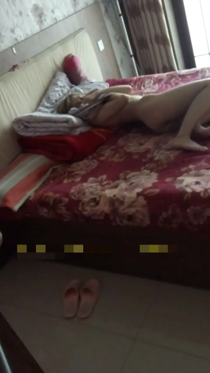 更衣 室 偷 拍 - 后入极短发妹