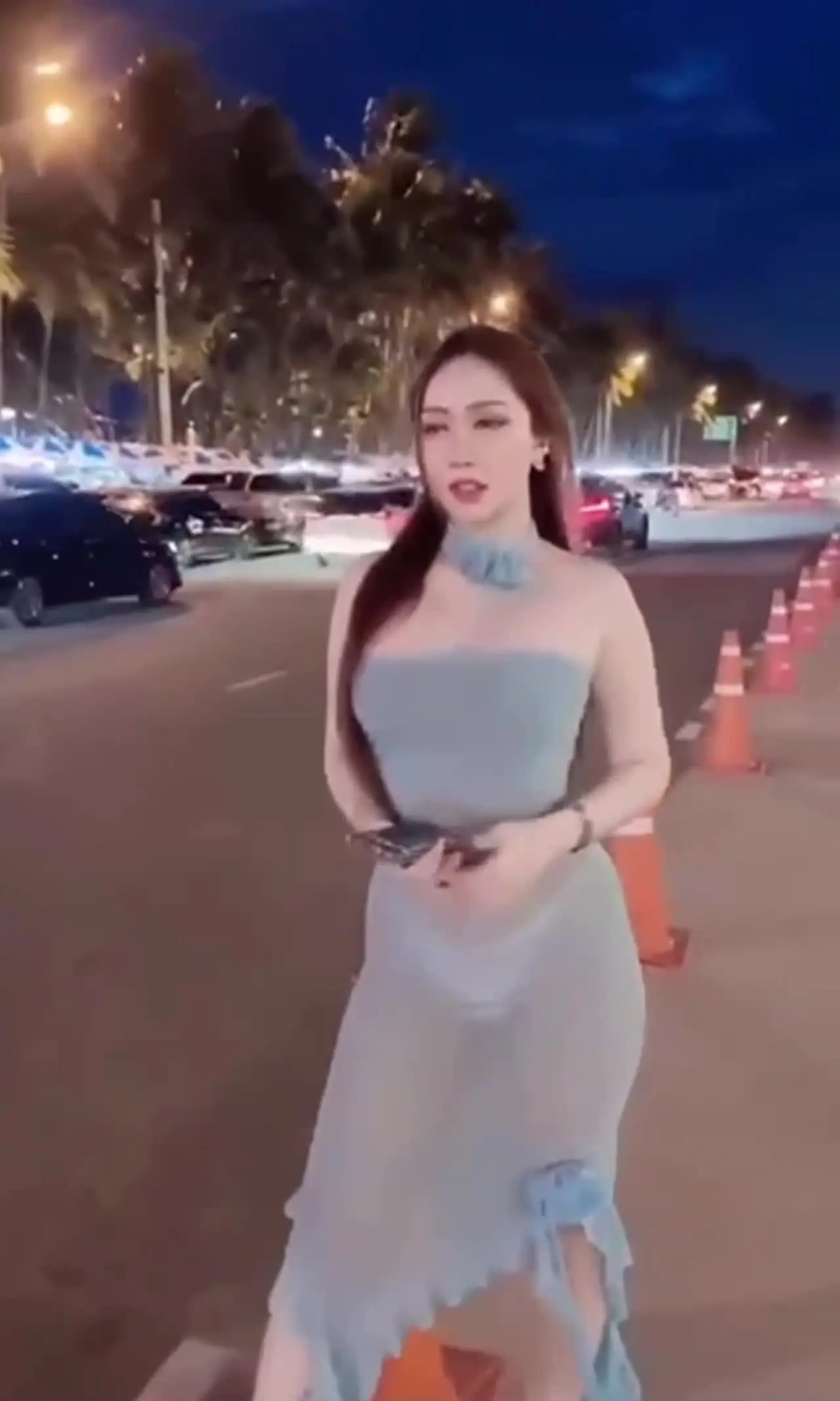 福利 姬 八 月 未央 - 闺蜜目送大奶骚货去千里送逼