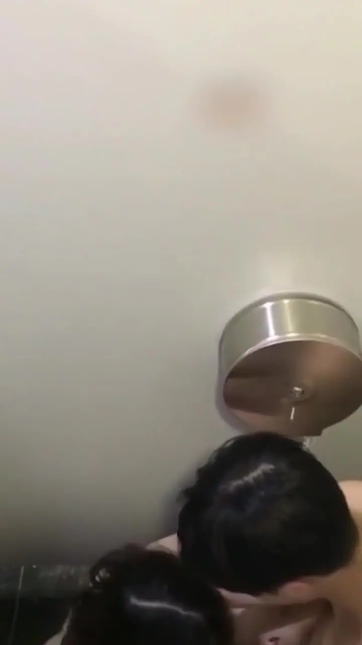 なつみ柑奈 - 【火爆大瓜】北京一对学生在厕所啪啪被偷拍的