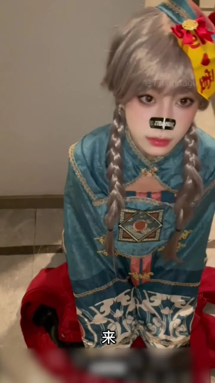 在線 a 片 - 创可贴贴 刚出山小道士大战可爱小将尸