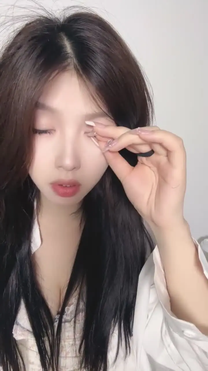 调教人妻 - 航空大学极品女神来了，哇塞太漂亮模特身材~自慰大秀无剪辑这么小逼毛就这么浓厚