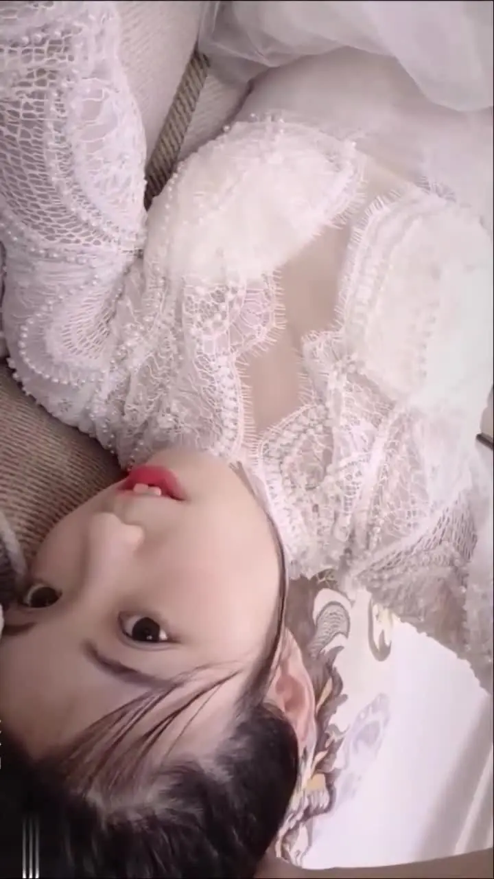 性爱 影片 - 青春期躁动不停，超短百褶裙露出雪白美尻