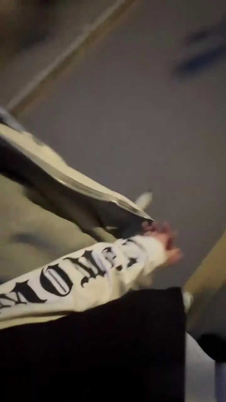 眼镜 女神 - 黄发少年遇到穿蓝色JK的机车小网红 刘XX 假借粉丝之名套近乎直接下药迷晕强上！