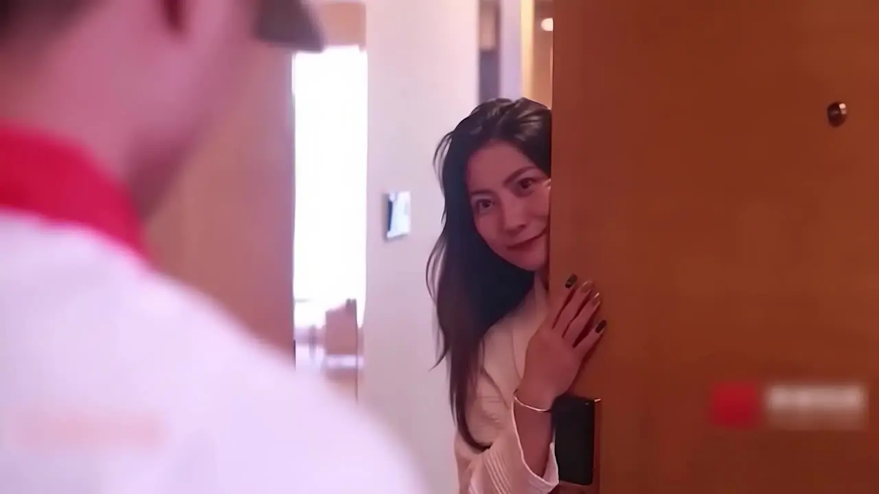 91porno - 丰乳肥臀美少妇，强行勾引外卖小哥