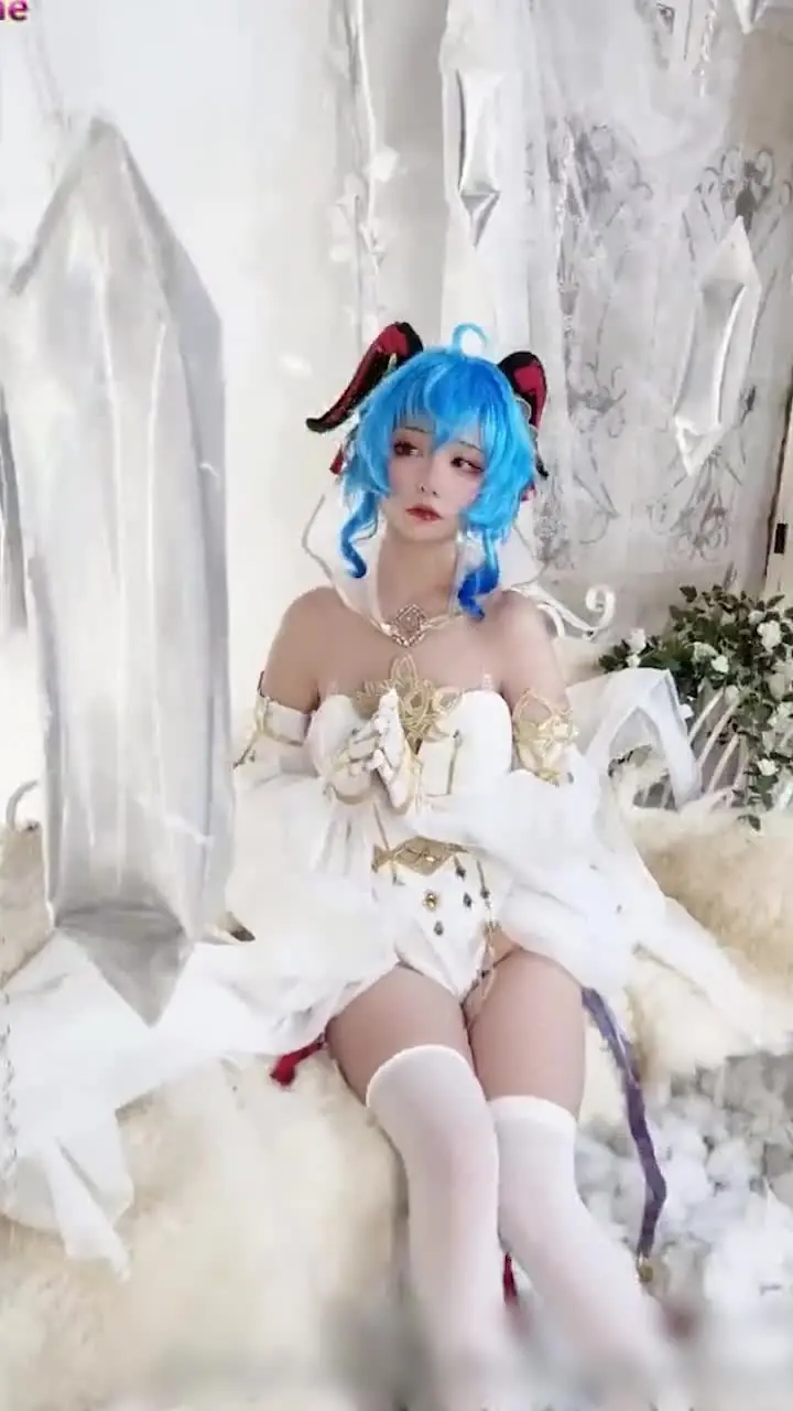 黄色网站在线 - COS清凉写真粉丝露奶直播