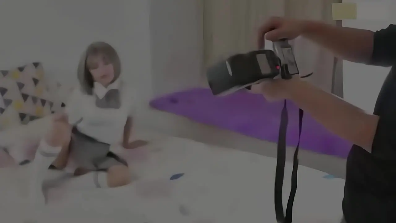 91 在线 观看 - 叛逆学生妹拍摄私密写真，淫语不断勾引色影师