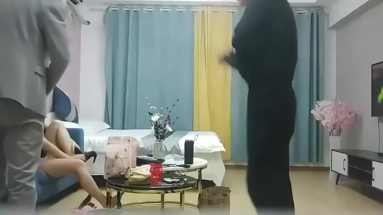 Video người lớn 91 - Đổi vợ đầy đam mê, cùng mang theo vợ dâm đãng trong trang phục đen gợi cảm và các trò chơi tình dục đa dạng.