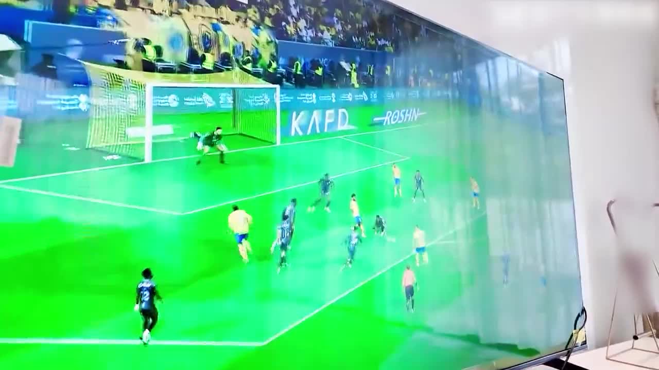 足球宝贝遭遇浓精射门