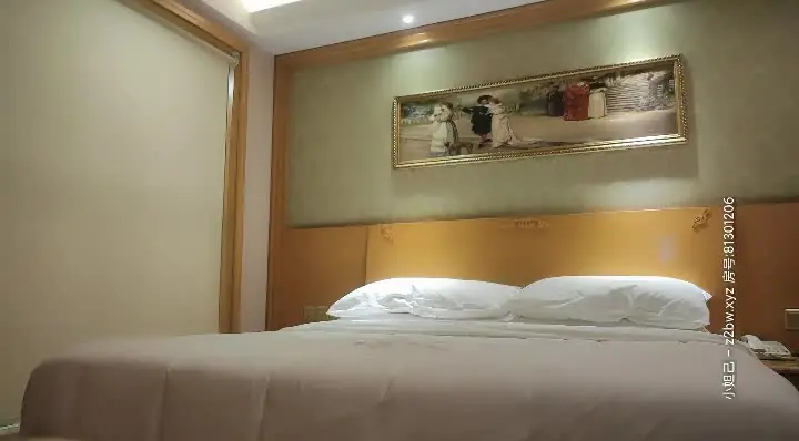 【壹屌寻花】重金约操南航空姐，魔都大圈，高跟黑丝女神，甜美温柔此等佳人难得一遇，超清角度偷窥啪啪