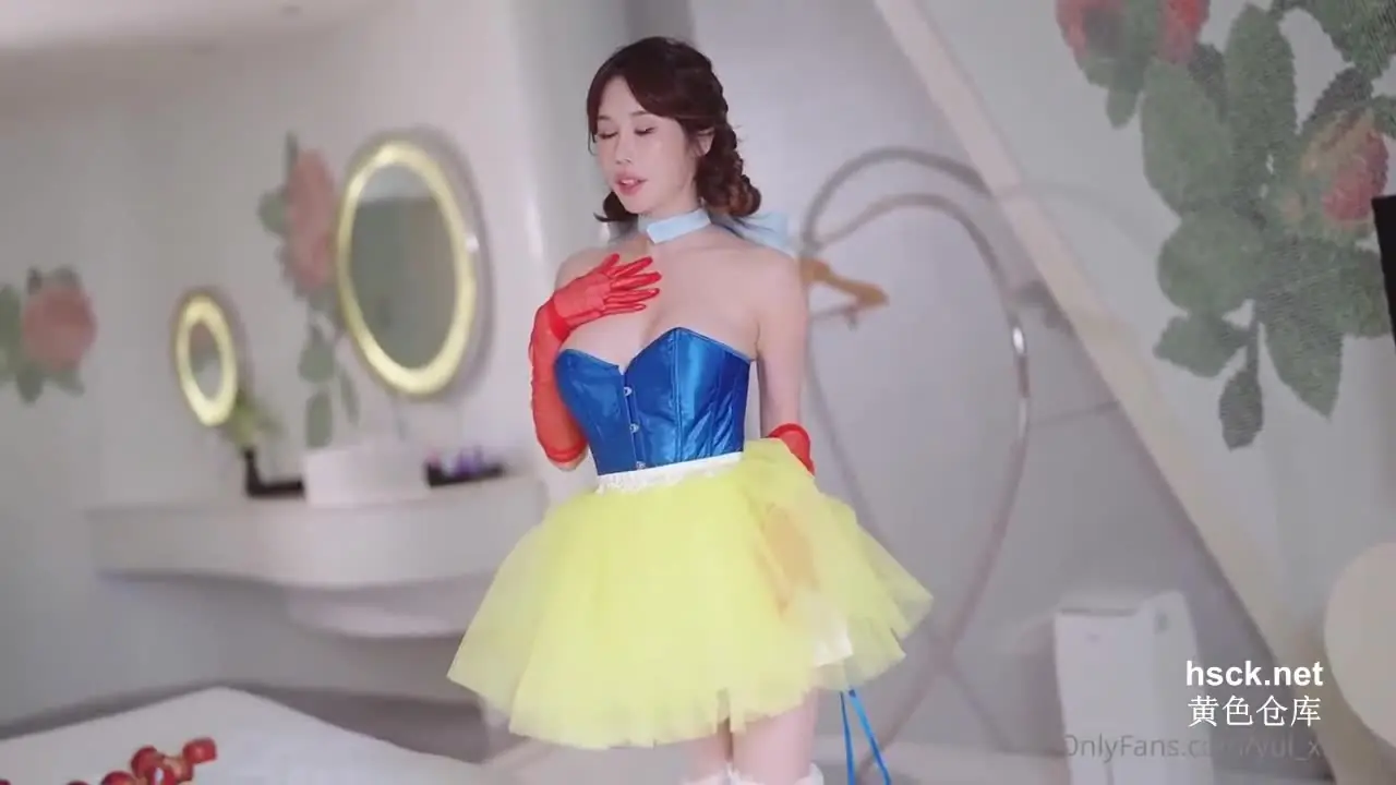 【暗黑童话】白雪公主之性爱小苹果，肉感大奶白雪公主，埋头舔骚逼好多水，惨遭暗黑王子不停抽插