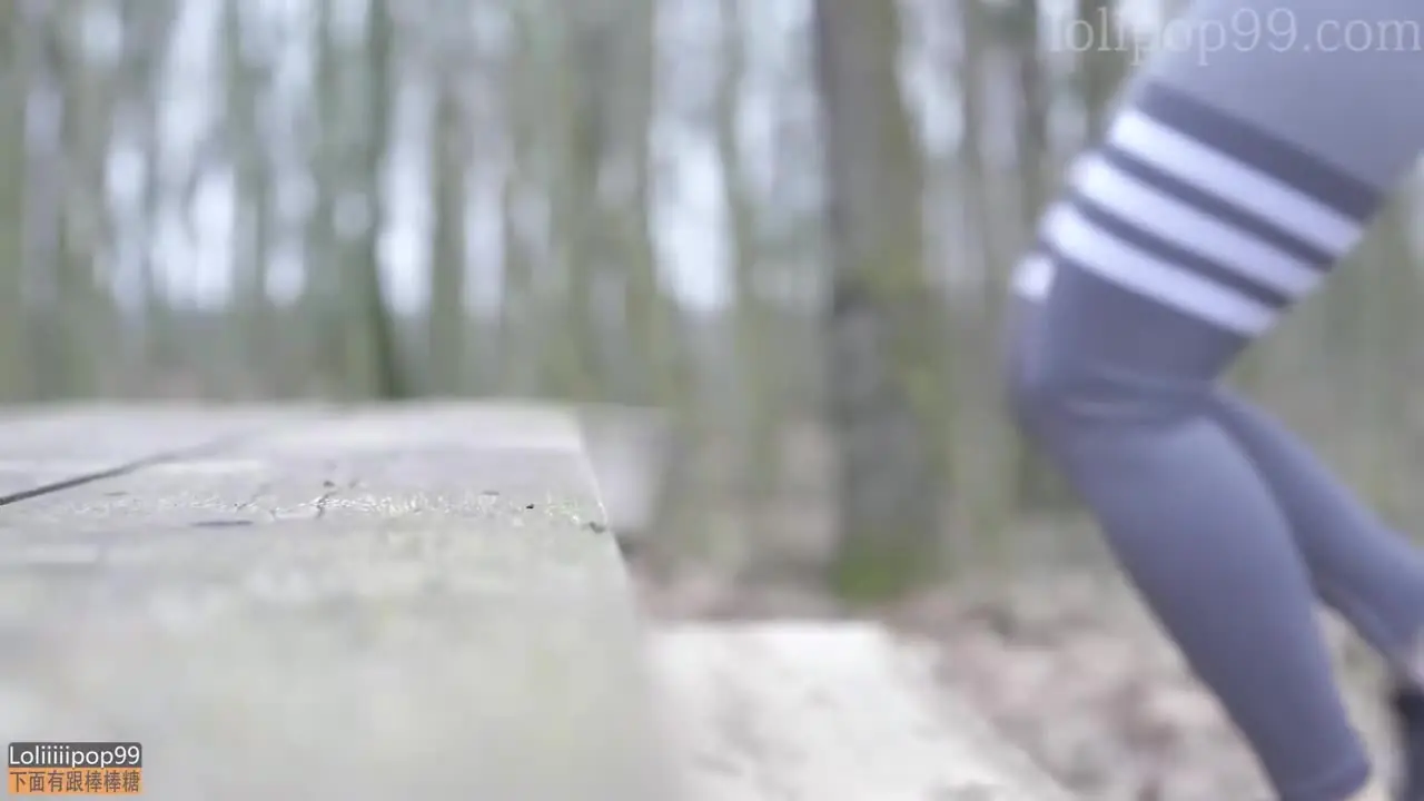 丰臀少女晨间运动，骑着鸡巴进行有氧运动，怼着鸡巴逼穴前后撸动，奋力攀登阴穴痉挛