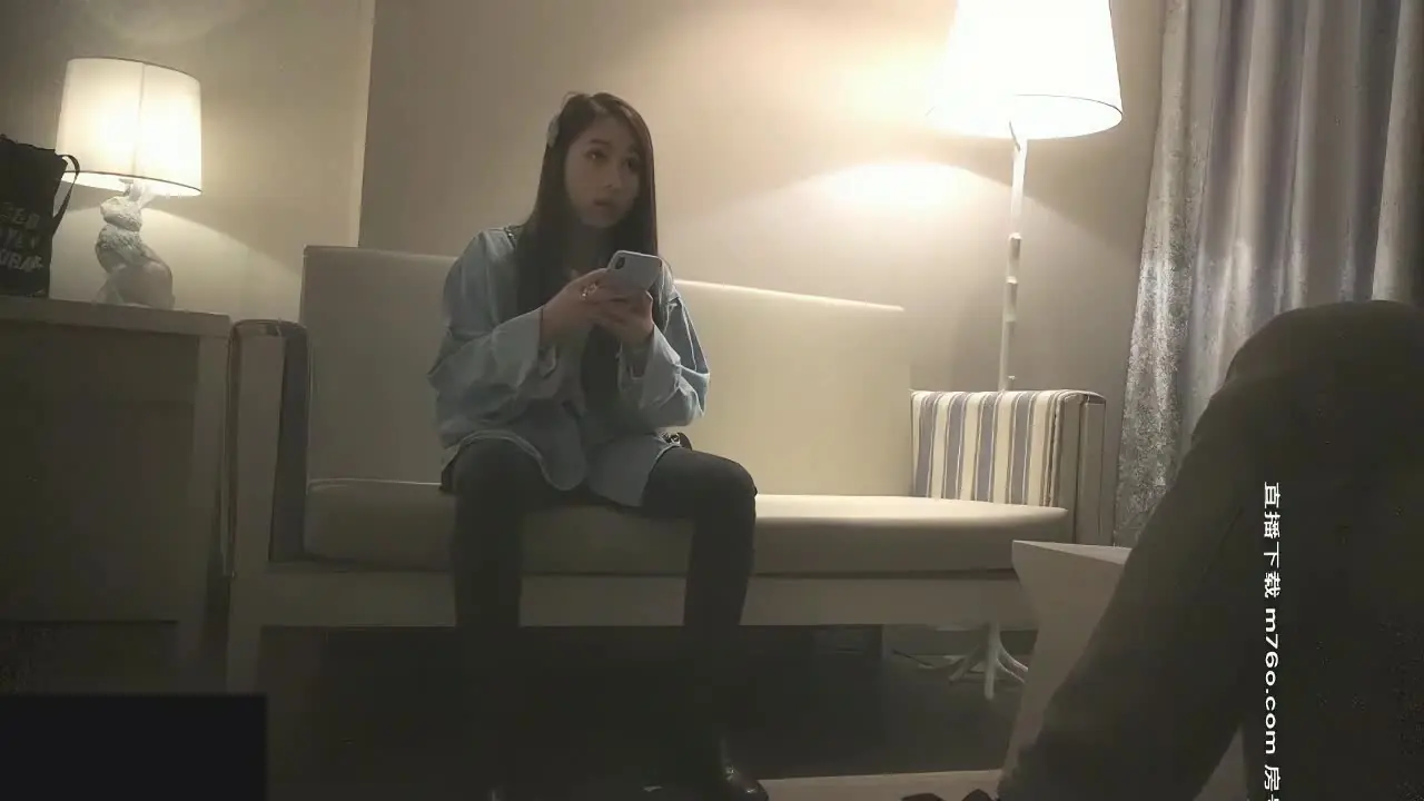 【沈先生探花】约两个妹子玩双飞，两个妹子翘起屁股轮换操，抽插摇颤放浪淫语呻吟，激烈抽插爽到受不了