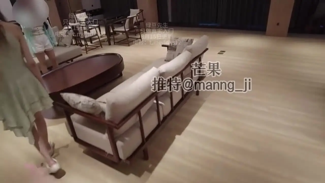 四个人的淫趴狂欢，带着老婆和她闺蜜一起，喊上单男来到家中，进行一场四个人的狂欢盛宴