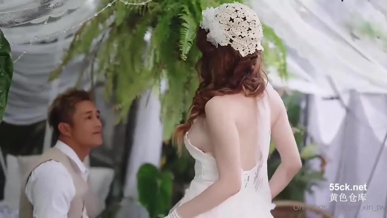 秘境花园之亚当与夏娃野外实战，啪啪大战深喉口交，后入猛操最后射到大胸上