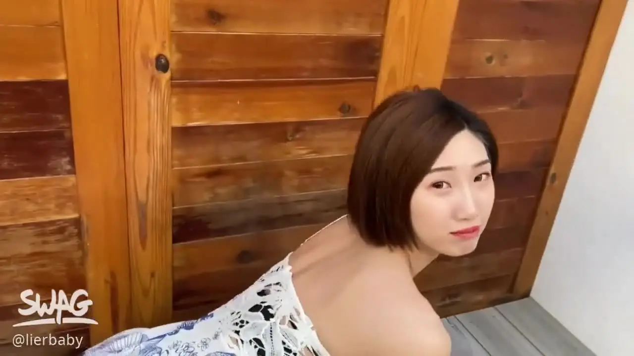 白虎嫩穴极致诱惑，挑逗硬到不行的棒棒，背后式的无止尽抽插，无法抵抗只能不停呻吟