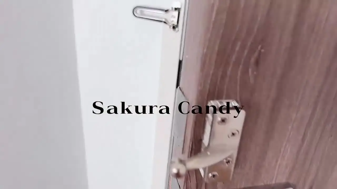 维修工内射大奶淫娃，穿着性感睡衣无下限勾引，乖乖跪地深喉口交，内射粉鲍浓精流出，画面色情又诱人