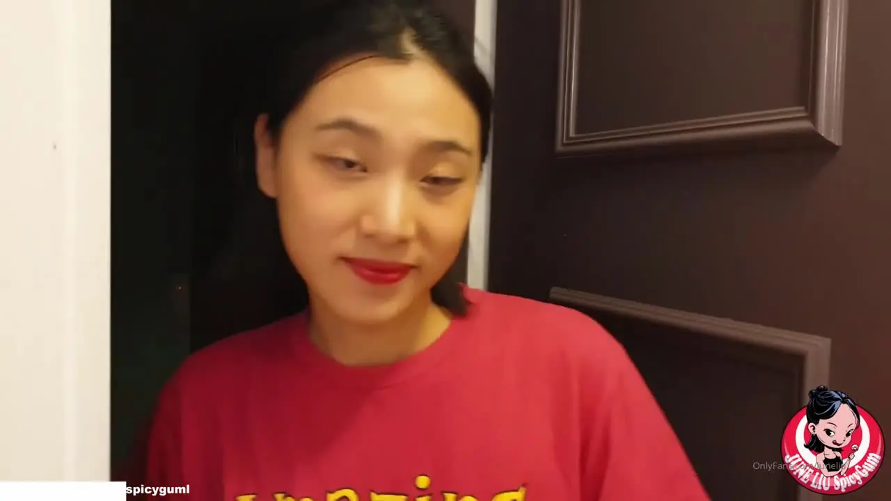 【知名网黄刘玥】约炮中国女留学生，居然同意德国帅哥到她家，上下两张嘴给洋屌服务，被插得欲仙欲死