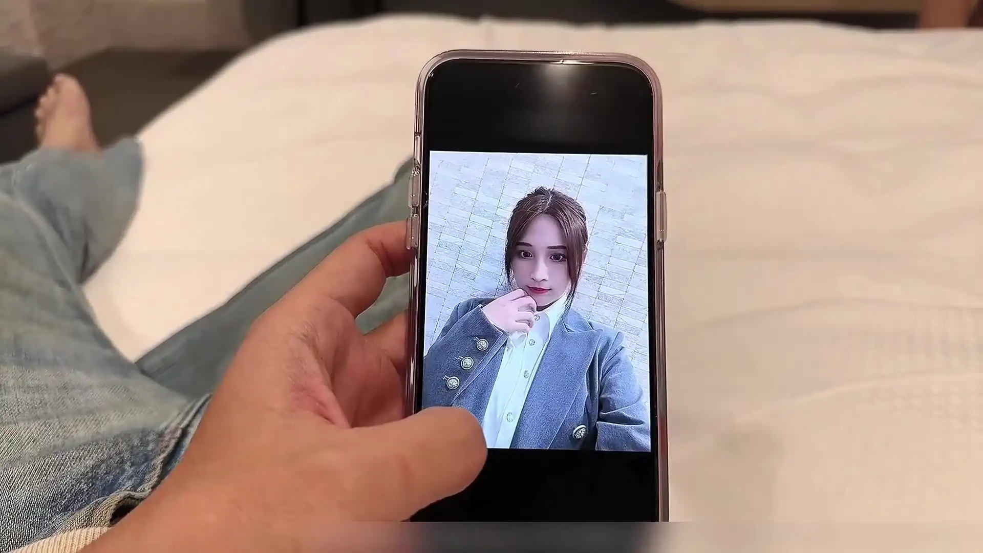 ashisyourlove - Cô gái trung học đến tận nơi, mặc đồng phục trường đến hẹn, vóc dáng tuyệt vời, âm đạo hồng hào.