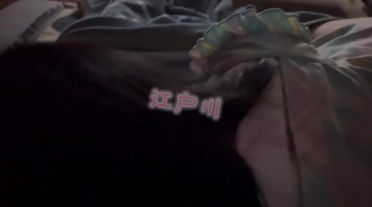 看着电影吃鸡巴