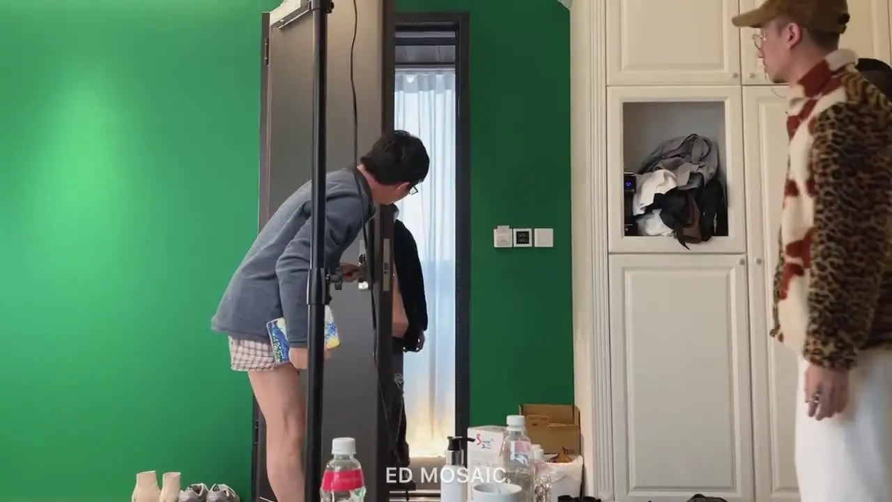 推荐！群P 极品骚母狗的进阶之路，轮番无套爆浆，逼都磨烂