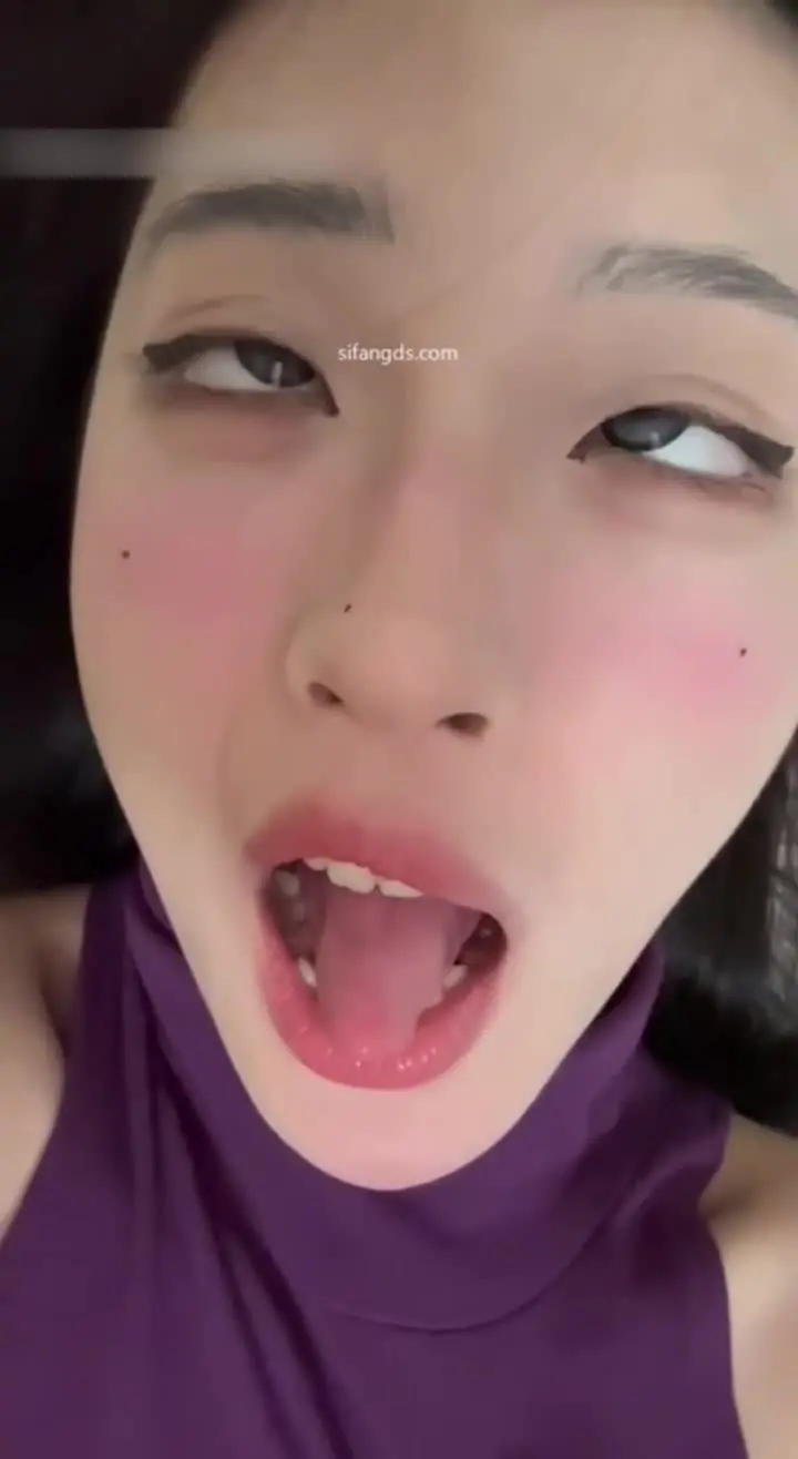 抖音50多万粉丝的网红，还是名在校大学生，被男友曝光私密视频背地里是个反差婊