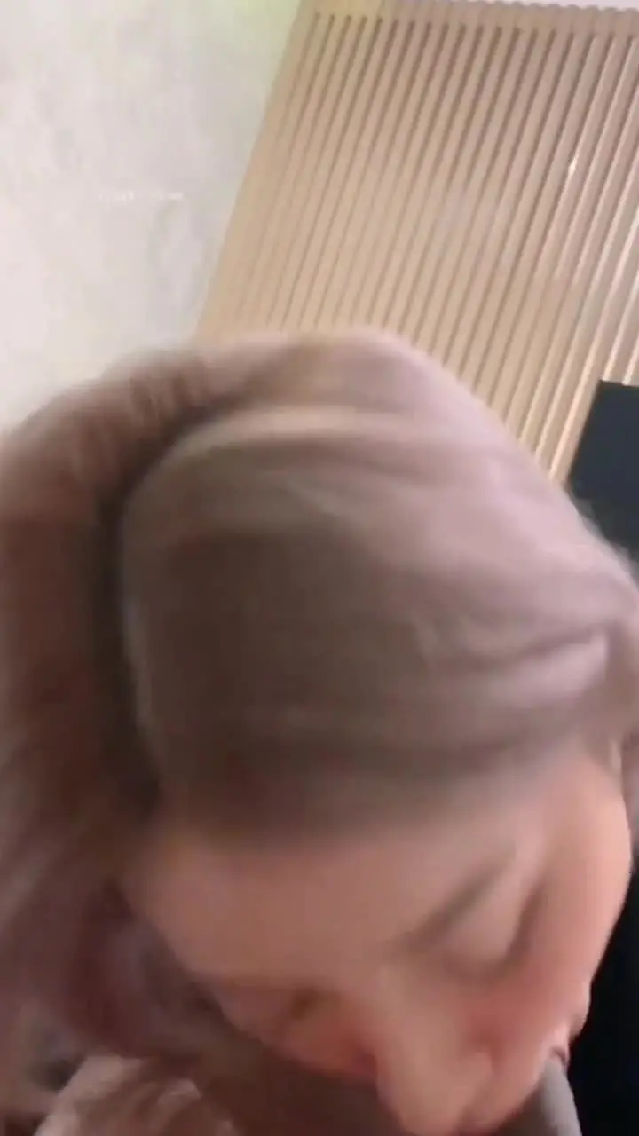 Người nổi tiếng trên Twitter babynookie - Cô gái tóc ngắn thích quan hệ bằng miệng