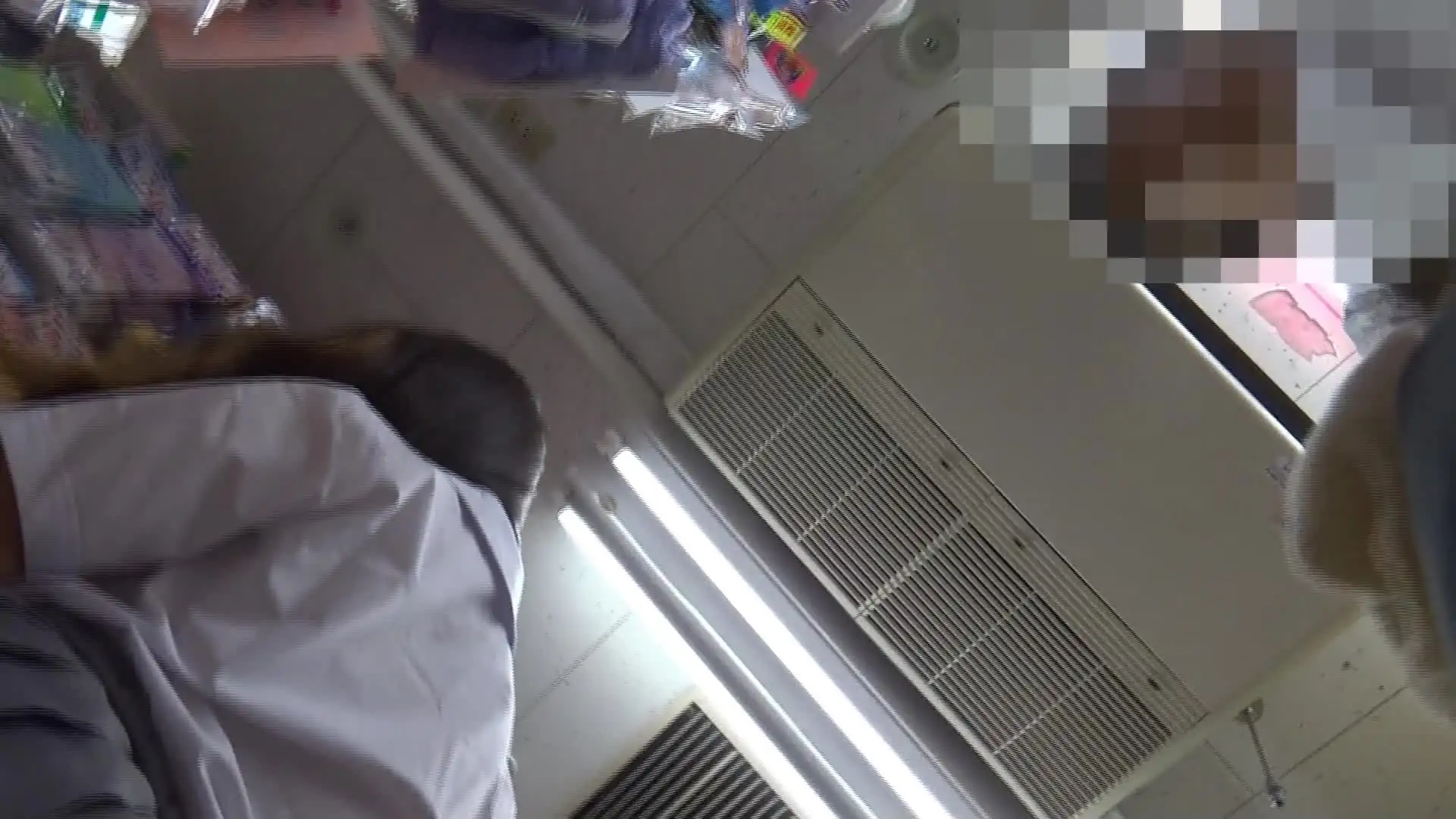 商场偷拍JK短裙