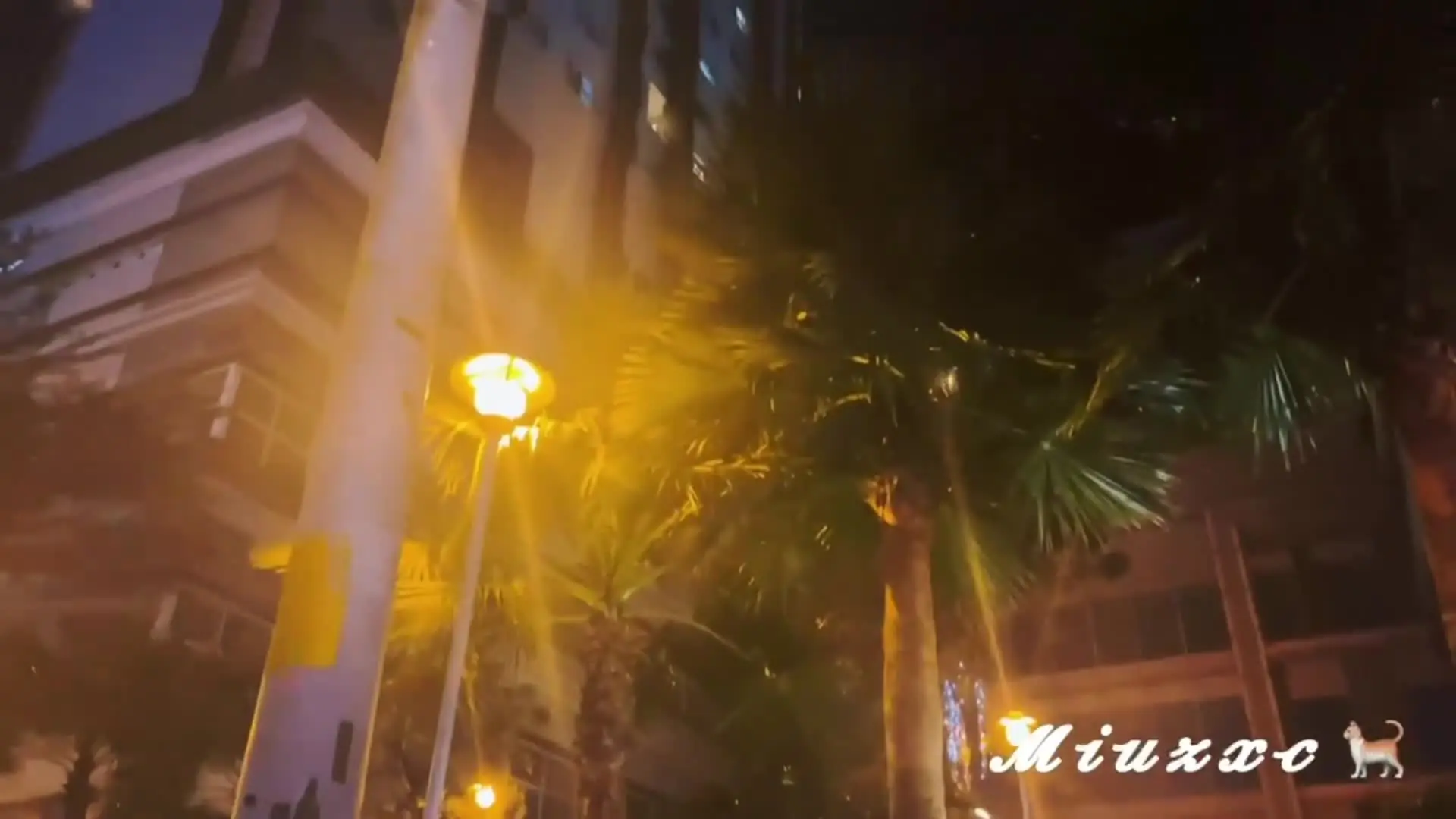 偶遇下班回家的ol勾引带去酒店开房