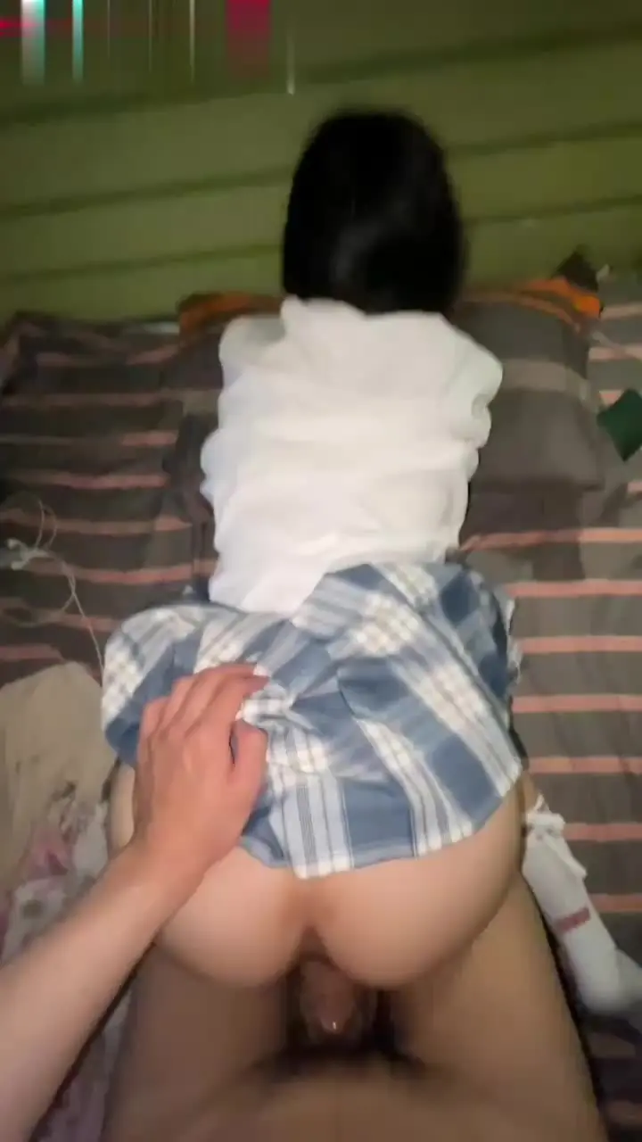 冲刺内射美臀学生妹