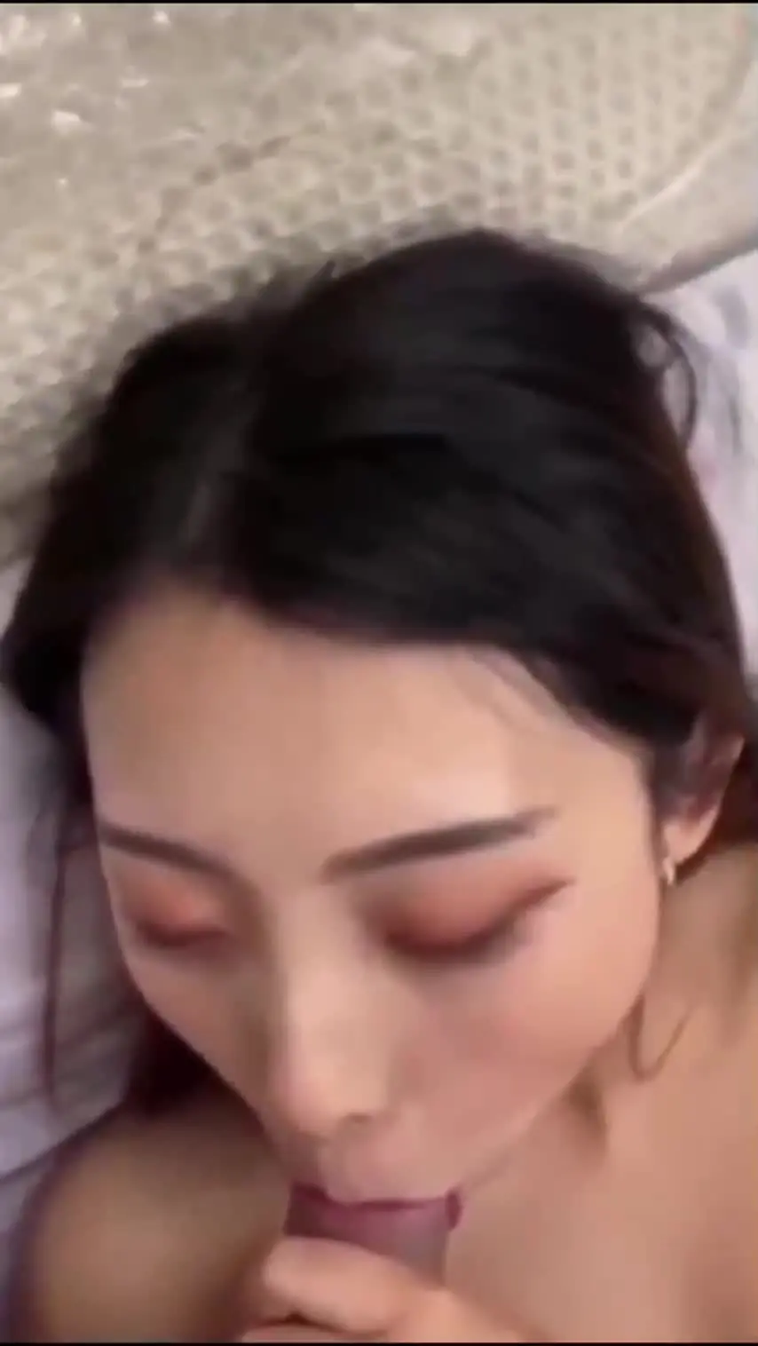 长沙孕妇在孕期老公一直不舍得操， 结果自己逼痒出去约炮