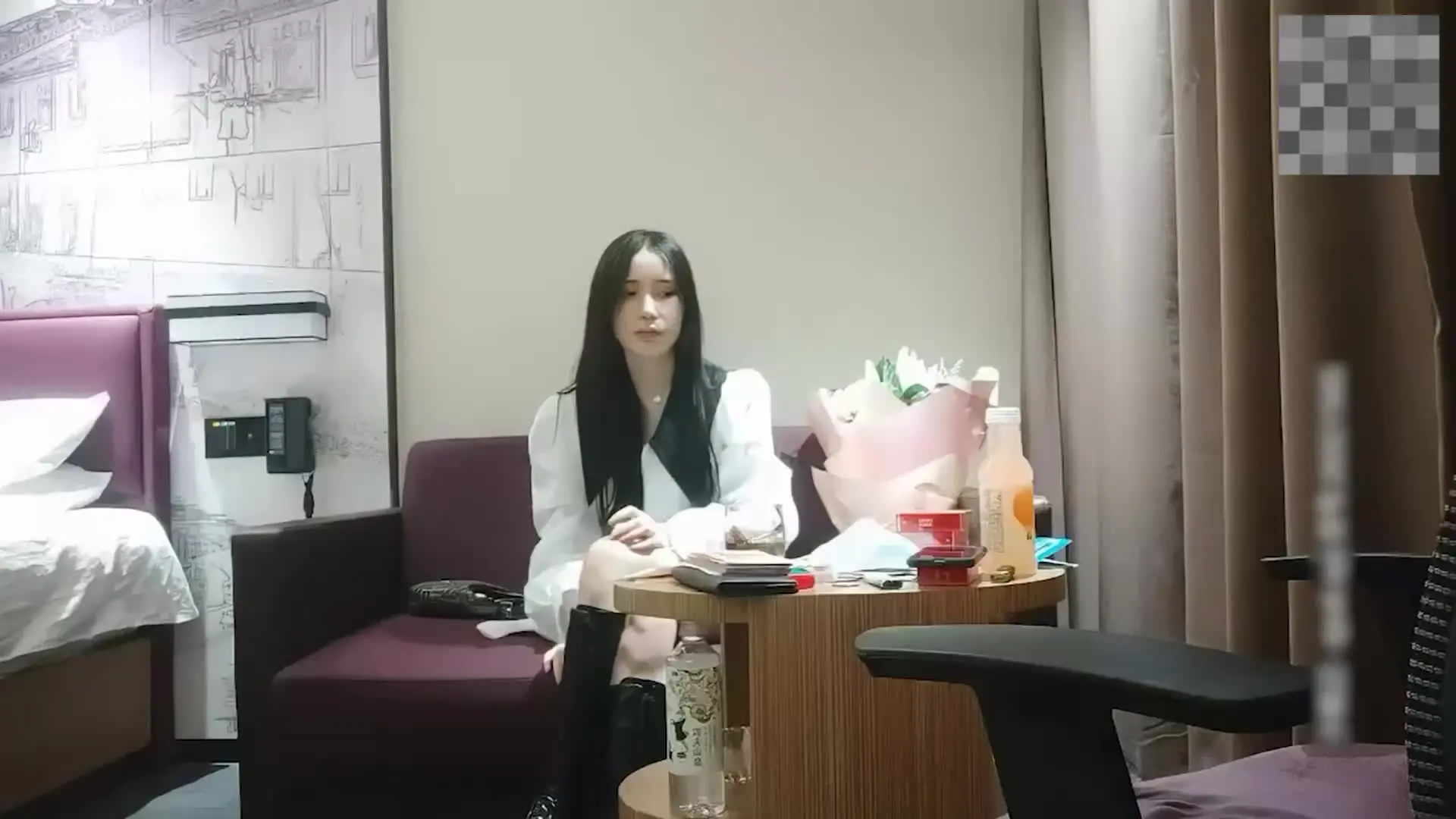 冷艳女神  翘美臀深喉 骑乘后入大力猛操