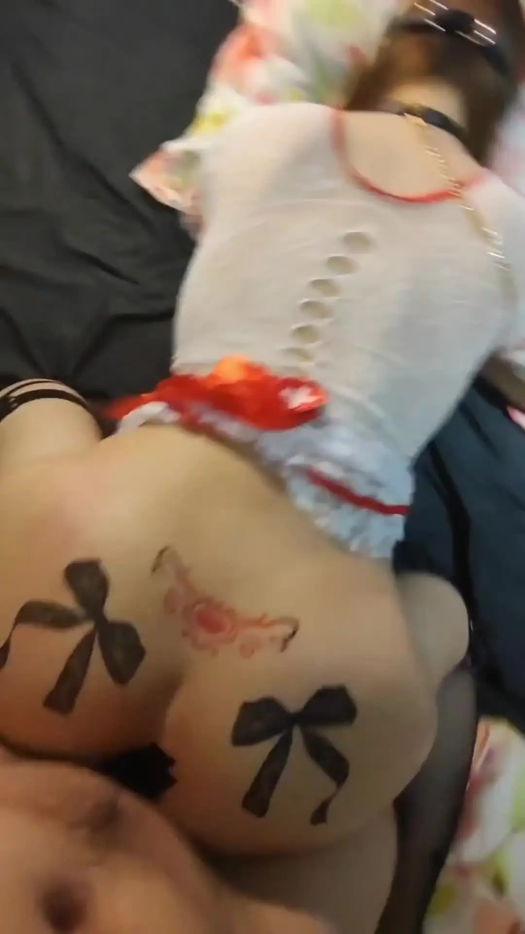 蕾丝狗链肛插调教不听话的小母狗