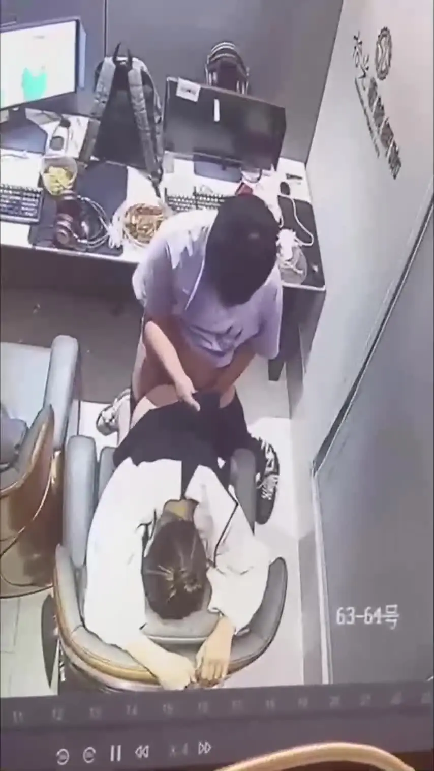 四川一网咖包间情侣直接开啪，监控放出后该网咖瞬间成为打卡地