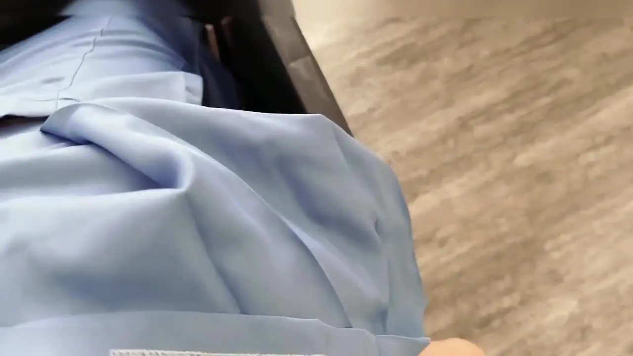 萝莉cos白丝B肥美，卡在了垃圾桶里，足交口交疯狂轰入！