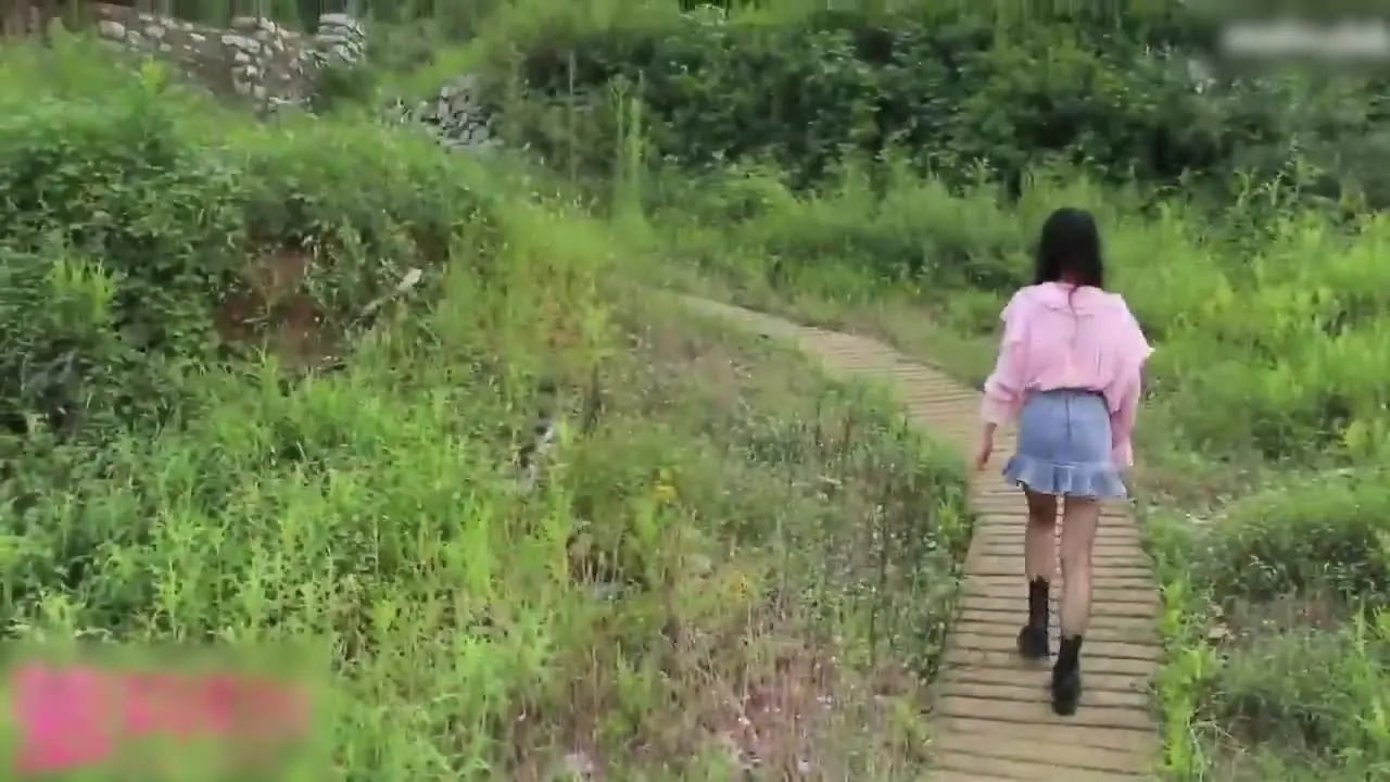 森林的秘密_还原现实里最真实的你_森林里迷路的小姑娘被操到发情