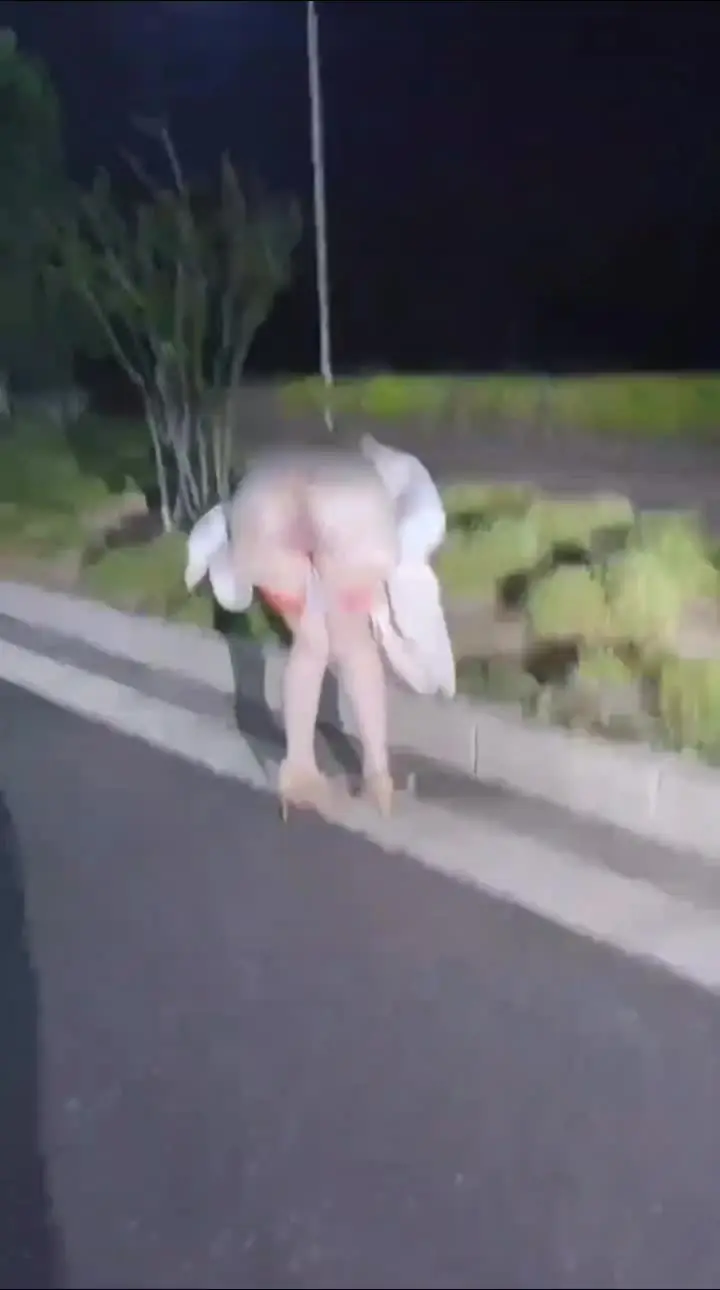 骚货露出加日常精彩片段