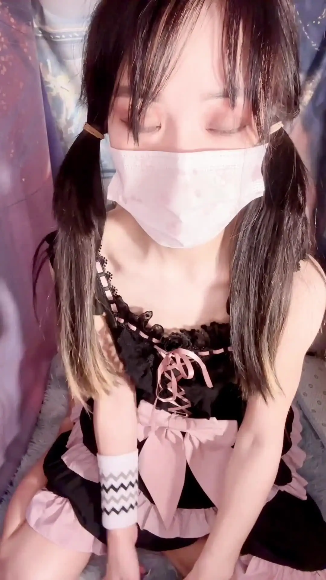 原创 饥渴萝莉自慰求操