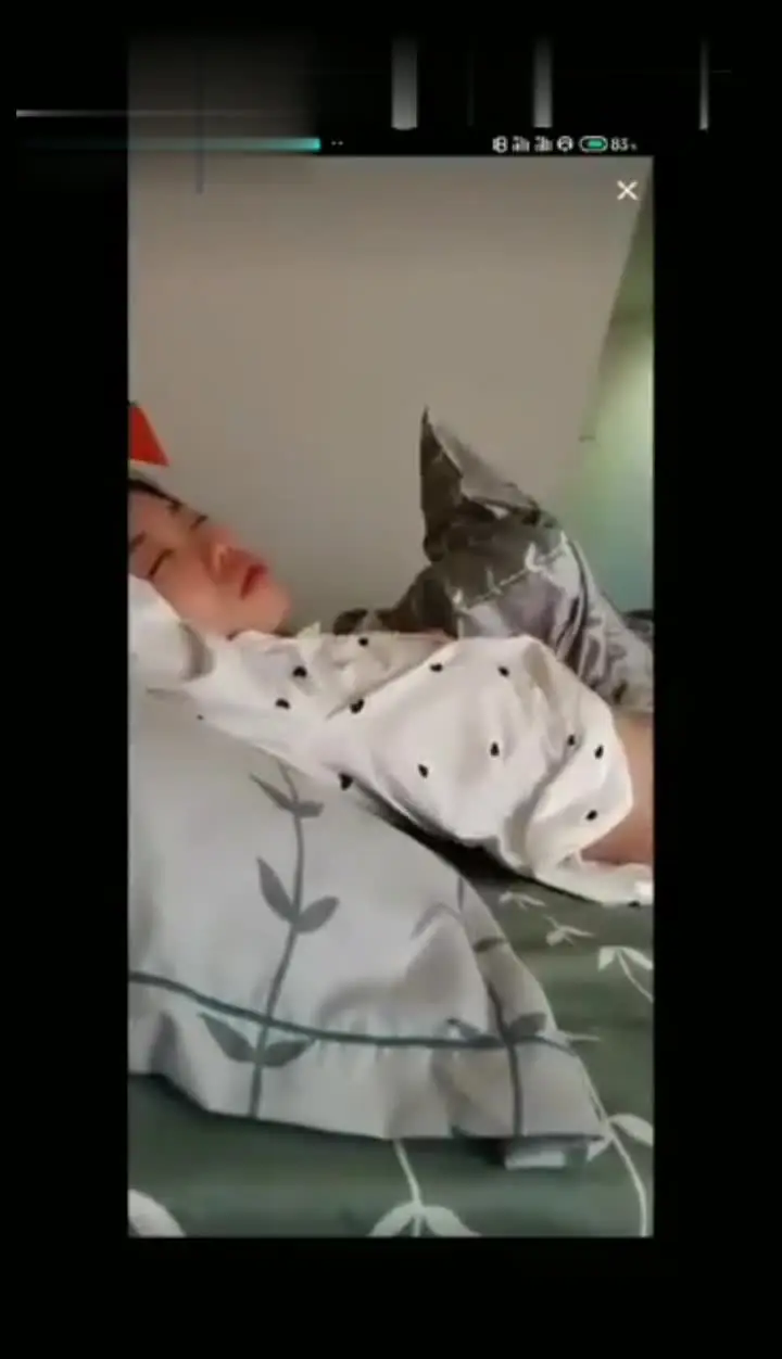 抖音快手走光系列-睡觉露奶