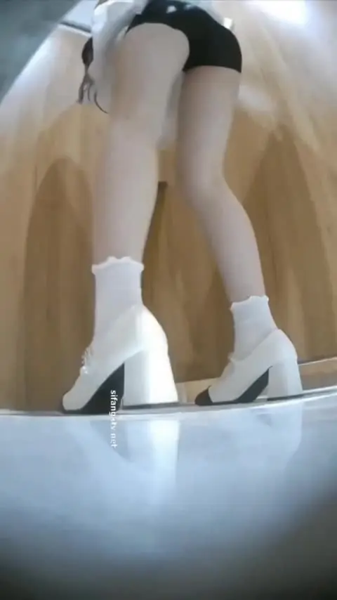 厕拍这大白屁股真过瘾