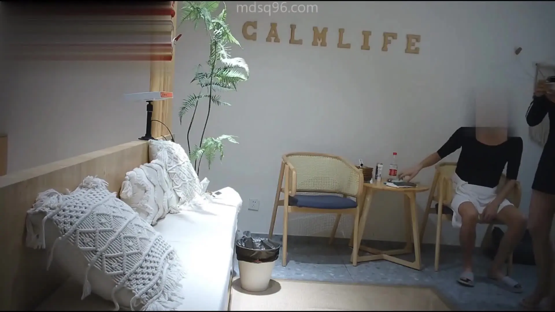 91探花 老王出去寻野花探花嫖妓偷拍250元高颜值的妹子