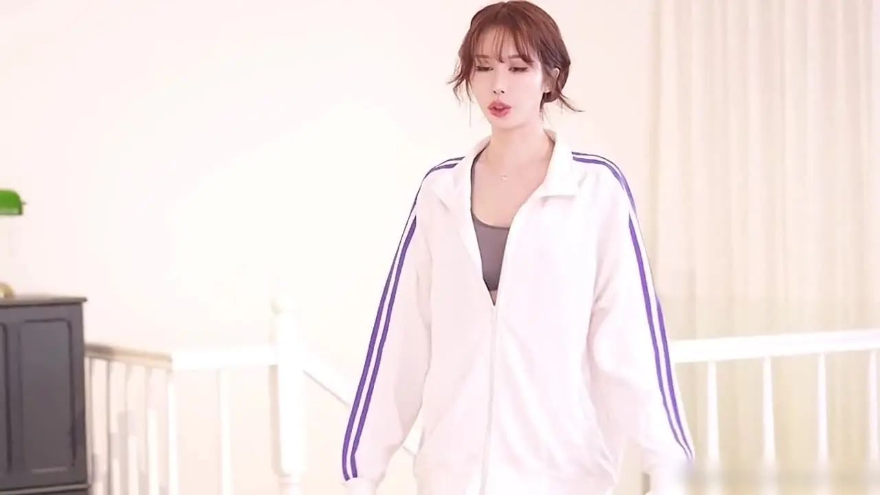 梦幻酥乳女神『辛尤里』性爱运动教练 请教练指导我各种最深入的体位吧!!